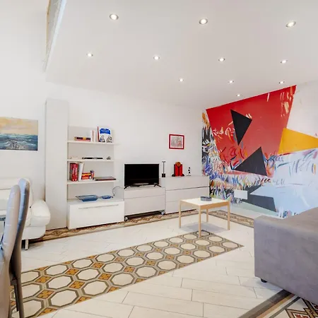 Lemon Tree House Aparthotel